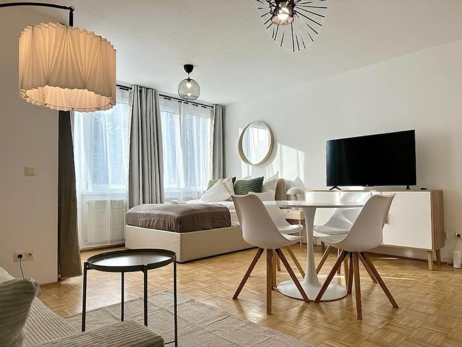 Chic - Quiet Area - Next To Hospital Appartement *